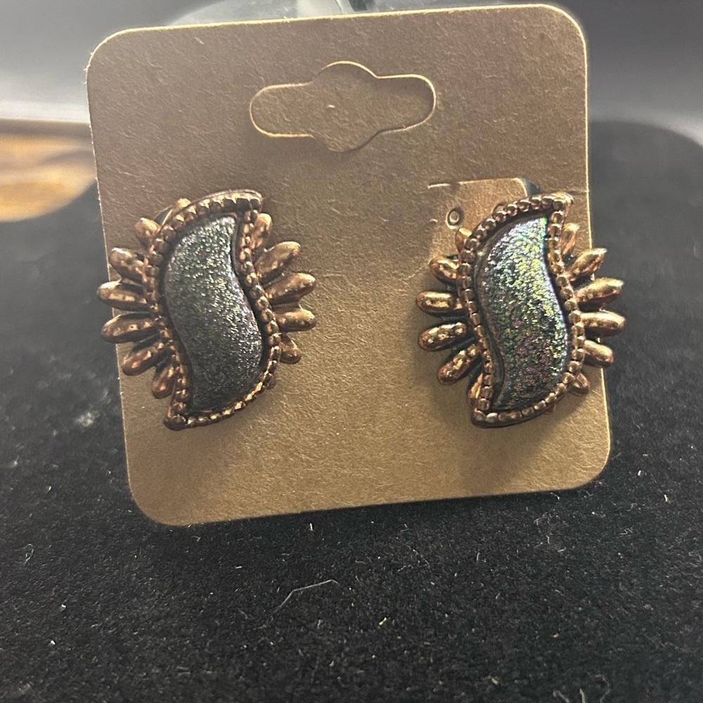 Vintage Clips Elegant Gold and Black Women's Earrings